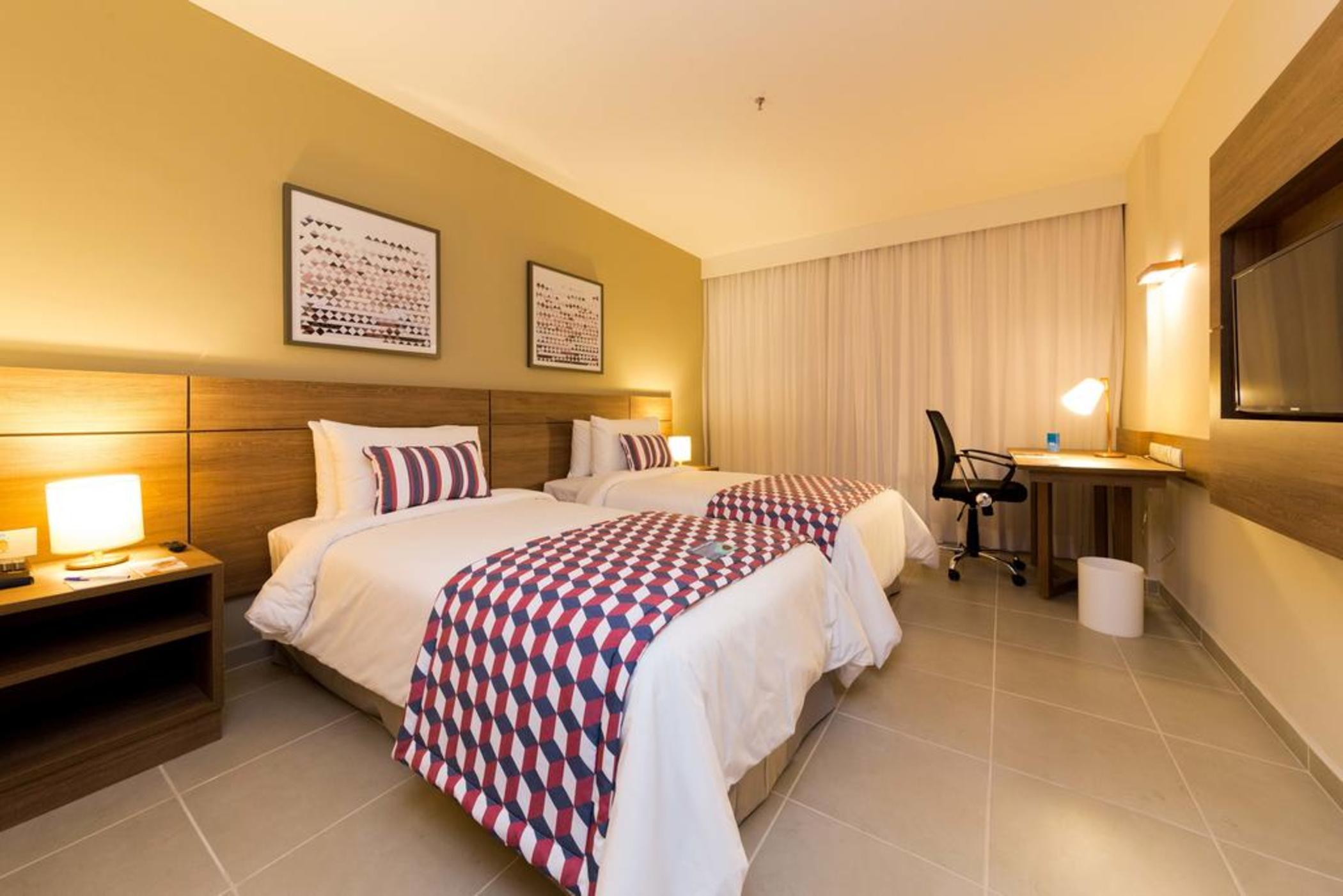 Tulip Inn กัมโปส โดส กอยตากาเซส ภายนอก รูปภาพ