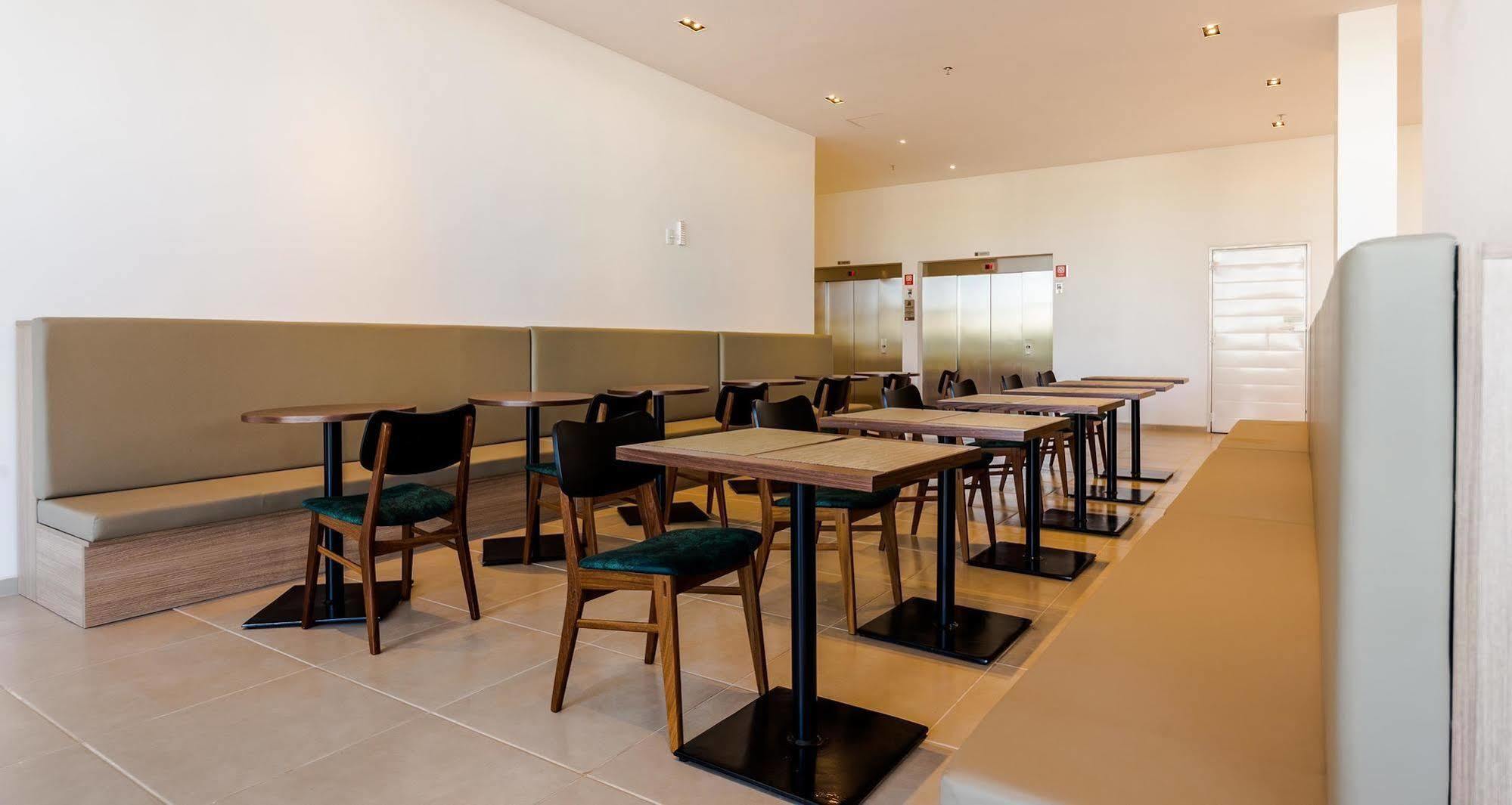 Tulip Inn กัมโปส โดส กอยตากาเซส ภายนอก รูปภาพ
